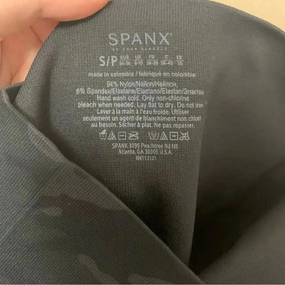 SPANX Look At Me Now Seamless Cropped Camo Leggings Size Small - Picture 6 of 6